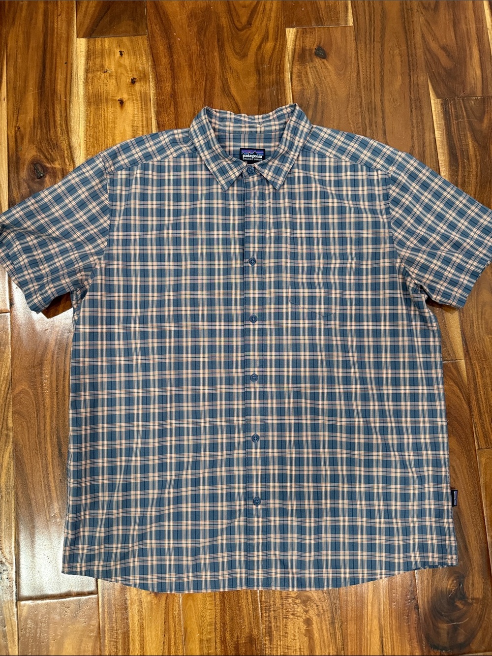 Patagonia Men's L Fezzman Shirt
Style #53964 Short Sleeve